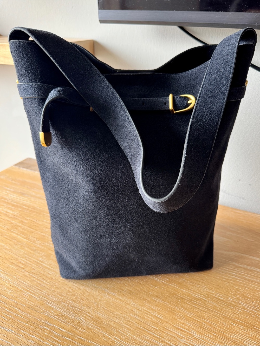 NWT MADEWELL Essential Belted Bucket Tote Juniper Berry Navy Suede NX034 - Picture 3 of 15